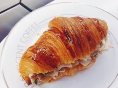 牛角包烧麦-不正咖啡(万达尊店)