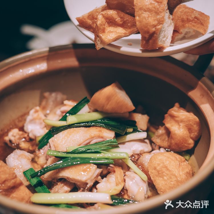 正佳M层 | 神秘角落滚热辣，秋日美味啫啫煲
