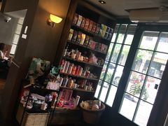 靠窗位-星巴克(武康路店)