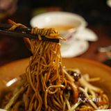 这里的萝卜干竟然塞进了臭豆腐里