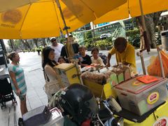 -詹爷爷乌节路街头冰淇淋