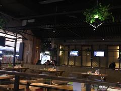 大堂-洪氏嗨捞·广东猪肚鸡·椰子鸡火锅(西咸万象城店)