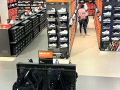 -百年港湾奥特莱斯(香炉礁店)