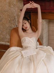 -不晚国际婚纱礼服