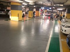 -新世界百货崇文店停车场