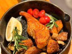 煎厚切三文鱼配时蔬-沏点Trattoria意大利餐厅(新街口店)