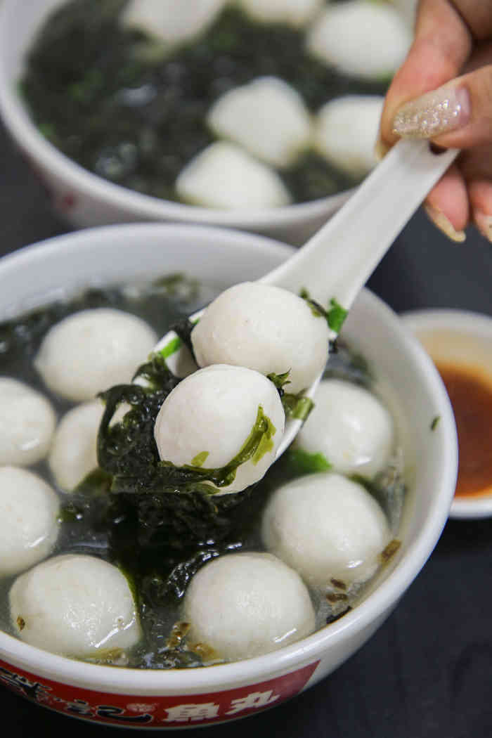 荣记鱼丸店(陵海店)-"陵海市场附近开了这家荣记鱼丸店,店面比较.