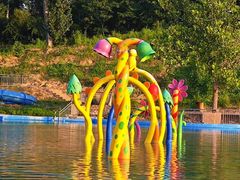 -黄河谷马拉湾海浪浴场