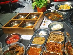 自助取餐区-马路牙子烧烤音乐酒馆(望京店)