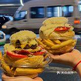 武汉江边街头汉堡🍔！饿了么兄弟们