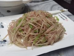 青椒炒丽江紫洋芋丝-蔼若春.传承三十年云南菜(金碧公园店)