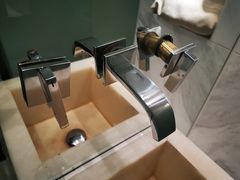 -上海滴水湖皇冠假日酒店