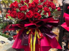 -何兮花店·气球派对鲜花店(马桥银春路万科城店)