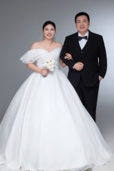 -雪中彩影婚纱摄影·微光艺术中心