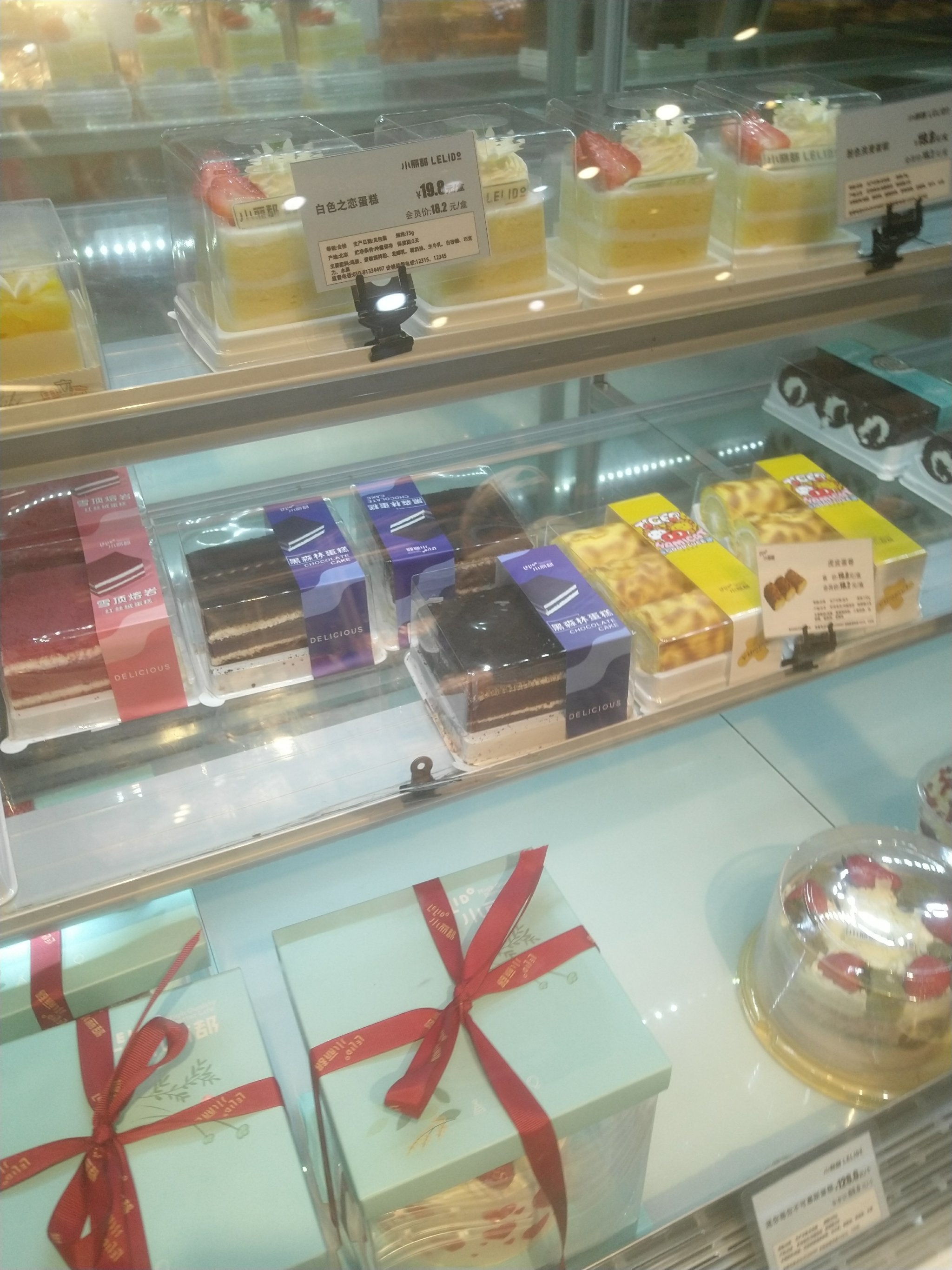 这家小丽都的位置就在云岗商场的对面.嗯,-大众点评