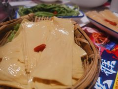 -喜悦小串丹东小黄牛海鲜烧烤大排档(民主广场店)