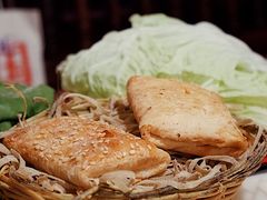 -洞庭洲·防空洞火锅·烧烤·铜锅涮肉(新百广场店)