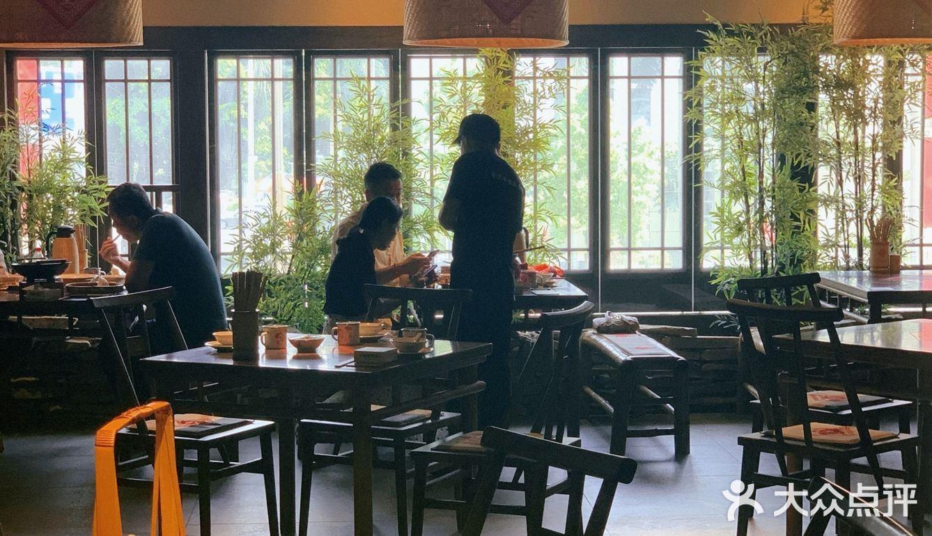广州美食探店|这是一家有集市的湘菜土鸡馆