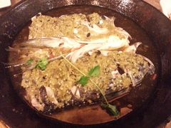 -阿瓦山寨·湘菜现炒·剁椒鱼头王(咸阳总店)
