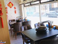靠窗位-金龙烧烤·牛肉面(西塔店)
