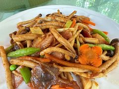 茶树菇炒猪颈肉-香山小厨(南联路店)