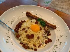 -Chom Cafe and Restaurant