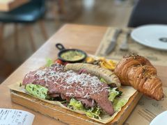 -Mark&Mars Restaurant
