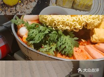 安東食堂这家部队火锅真的太赞了！浓郁的汤底