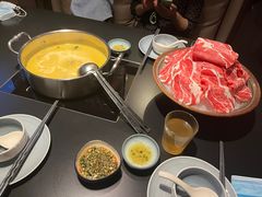 -鲜入唯煮·港式海鲜牛肉火锅(金宝街店)