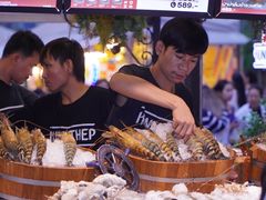 -席娜卡琳火车铁道夜市