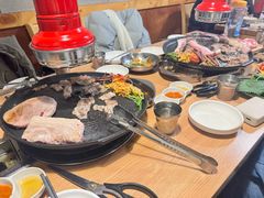 -江南猪肉商会无限续吃(弘大店)