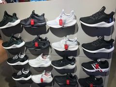 -阿迪达斯(百联徐汇商业广场运动旗舰店)