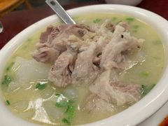 萝卜炖肘子-荣生萝卜汤饭店