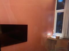 -卡罗酒店(东门晒布地铁站店)