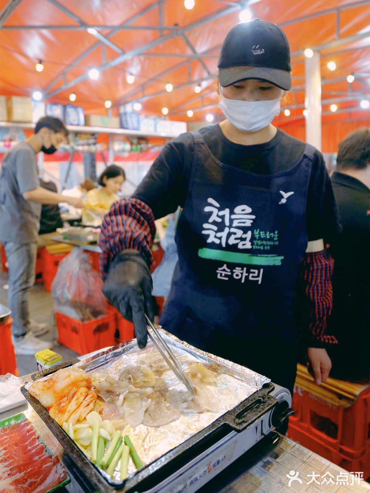 魔都探店｜穿越到韩剧的路边摊吃冷三先生烤肉