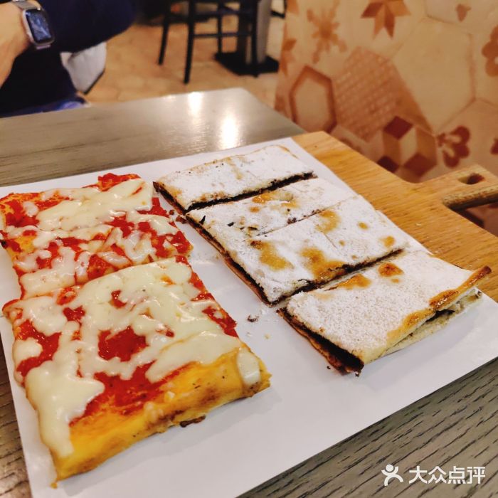 意块披萨PIZZA SAPORITA(东直门店)巧克力榛子酱披萨图片