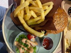 牛肉培根汉堡-遇见西木美式餐厅(体育路店)