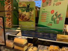 面包甜点陈列柜-皇后饼店(财富广场店)