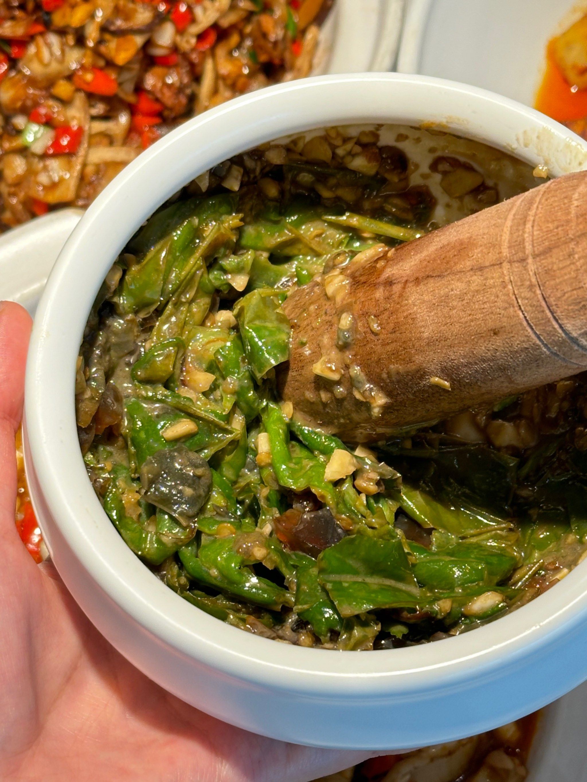 n点了几个新菜,都巨巨巨好吃哇～
·
擂辣椒皮蛋我一人吃完了一罐