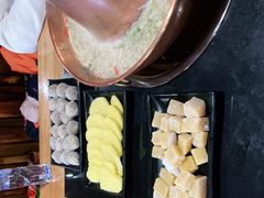 -果松木炭酸菜铜火锅·外婆参鸡汤