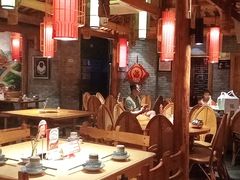 大堂-野山舂·贵州现舂酸汤火锅(鸿通城店)