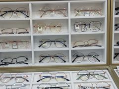 -美式眼镜·授权蔡司.依视路.尼康.豪雅.明月(南翔印象城店)