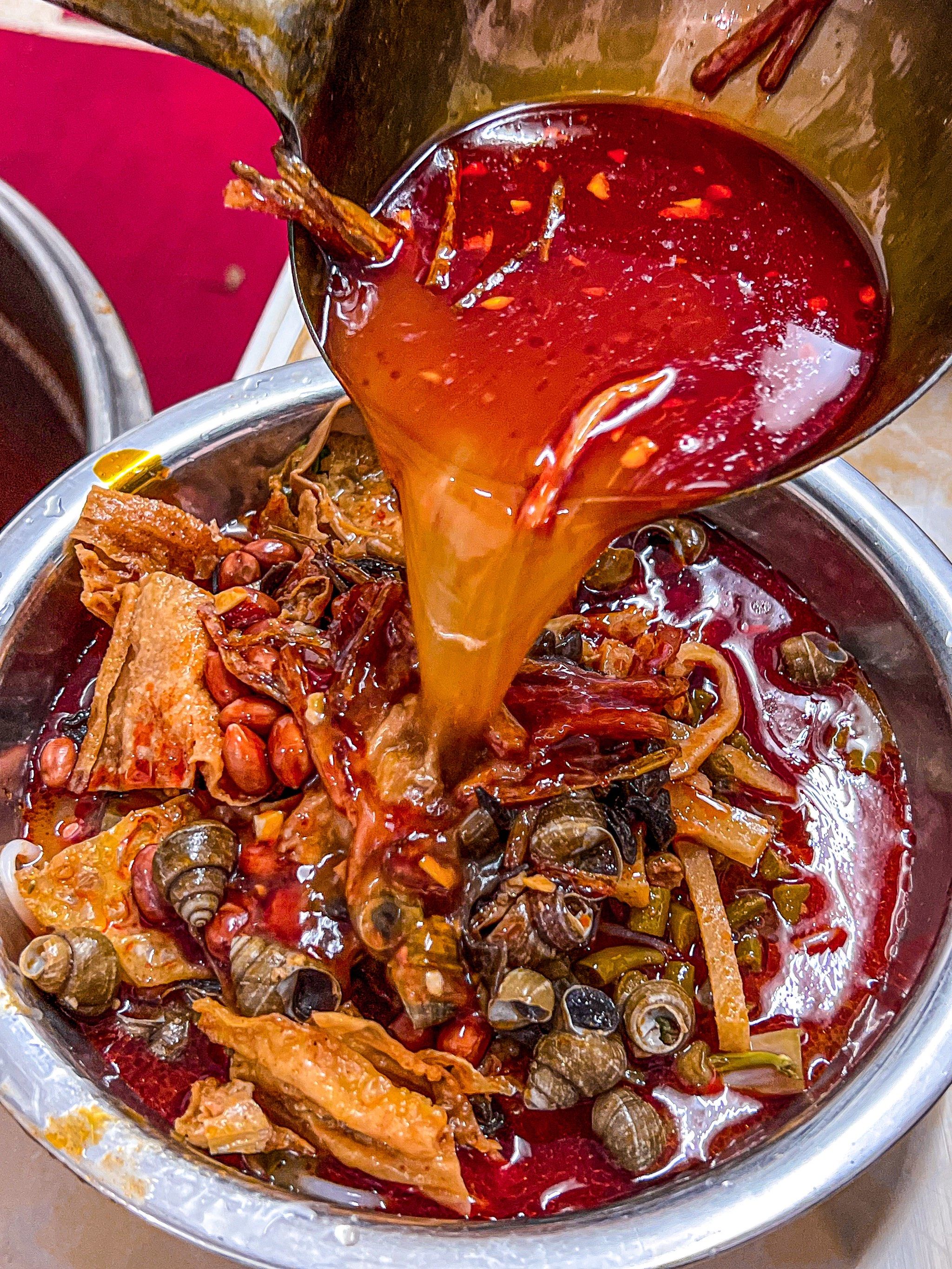 有黄花菜的螺蛳粉!巨香