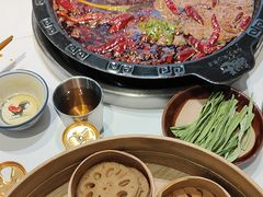 -卤校长老火锅(杨家坪直营店)