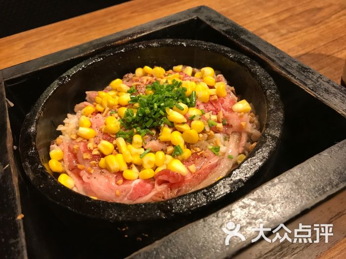 石锅黑椒牛肉饭