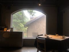 靠窗位-穹六人间 people 6(岳阳路店)