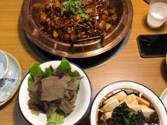 -虾弄弄海派小龙虾·牛羊蝎子火锅