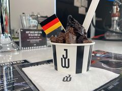 黑色香草冻酸奶-JW德国冻酸奶Frozen Yogurt(龙湖成都滨江天街店)