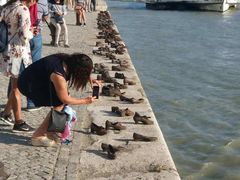 -多瑙河畔鞋履雕塑