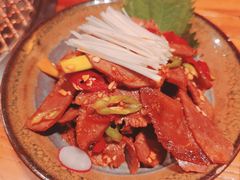 凉拌辣味牛舌-黑牛の店·和牛烧肉(合生汇店)